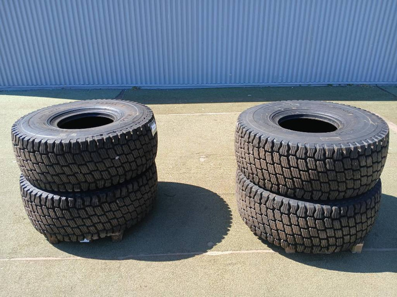Hilo 23.5R25 Snowmaster, Däck - Pneus et jantes pour Engins de chantier: photos 1 Hilo 23.5R25 Snowmaster, Däck - Pneus et jantes pour Engins de chantier: photos 1