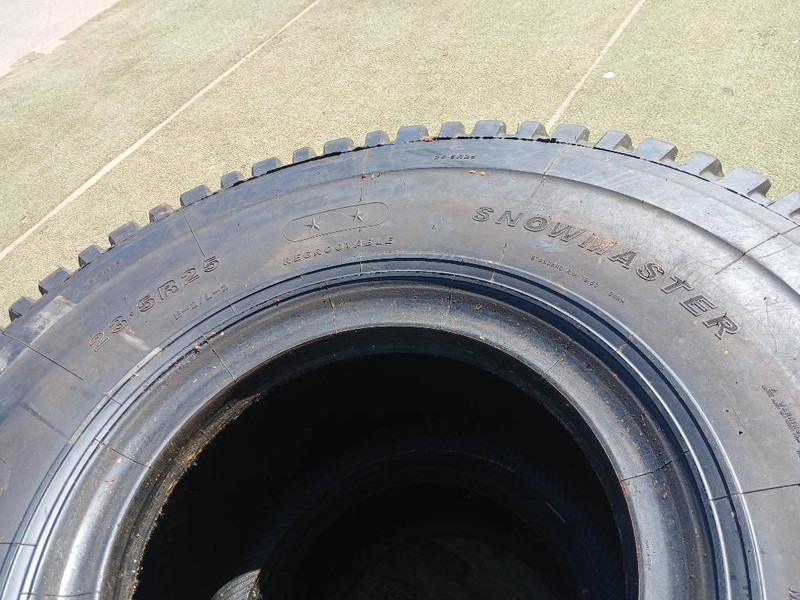 Hilo 23.5R25 Snowmaster, Däck - Pneus et jantes pour Engins de chantier: photos 5 Hilo 23.5R25 Snowmaster, Däck - Pneus et jantes pour Engins de chantier: photos 5