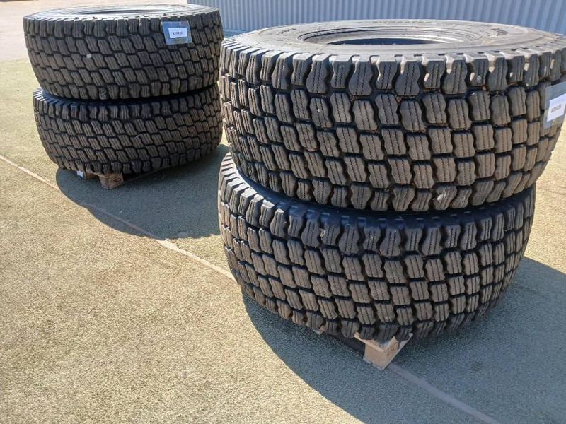 Hilo 23.5R25 Snowmaster, Däck - Pneus et jantes pour Engins de chantier: photos 3 Hilo 23.5R25 Snowmaster, Däck - Pneus et jantes pour Engins de chantier: photos 3