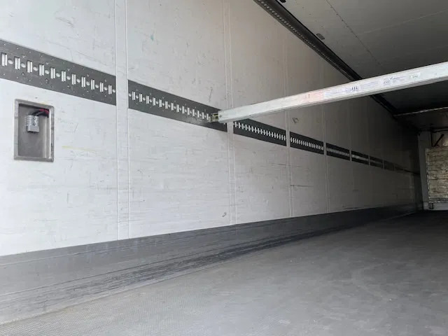 Semi-remorque isothermique Schmitz Cargobull Frigo Thermoking SLX MOT 02-2026: photos 14
