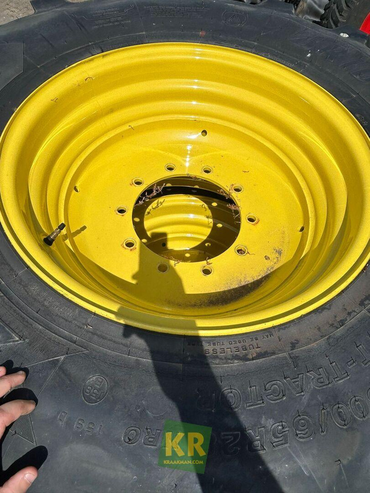 Bridgestone Banden Bridgestone - Roue complète pour Machine agricole: photos 1 Bridgestone Banden Bridgestone - Roue complète pour Machine agricole: photos 1