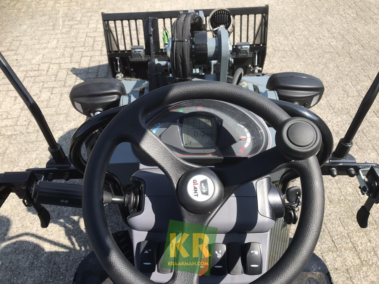 Valet de ferme neuf G2200E Giant: photos 8