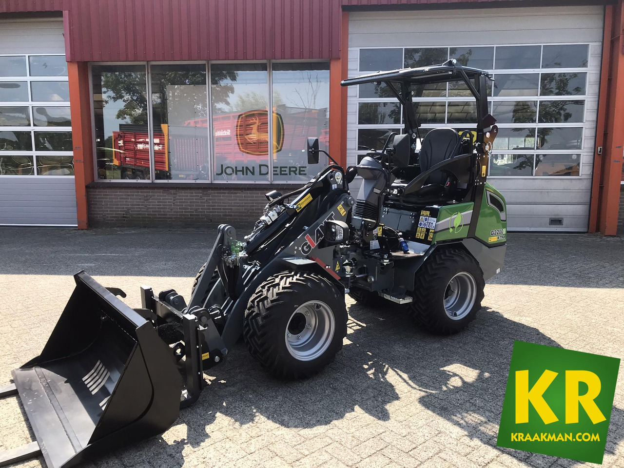 G2200E Giant - Valet de ferme: photos 1 G2200E Giant - Valet de ferme: photos 1