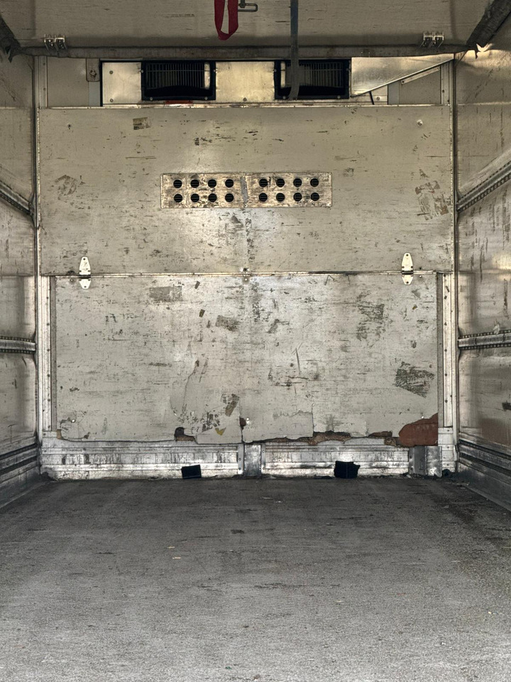 Gray and Adams 2005 Vector 1800 MT – MT-043 - Semi-remorque frigorifique: photos 3 Gray and Adams 2005 Vector 1800 MT – MT-043 - Semi-remorque frigorifique: photos 3