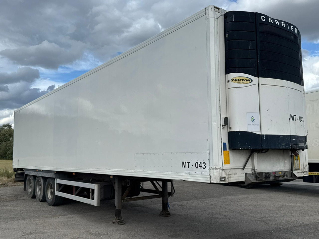 Gray and Adams 2005 Vector 1800 MT – MT-043 - Semi-remorque frigorifique: photos 1 Gray and Adams 2005 Vector 1800 MT – MT-043 - Semi-remorque frigorifique: photos 1