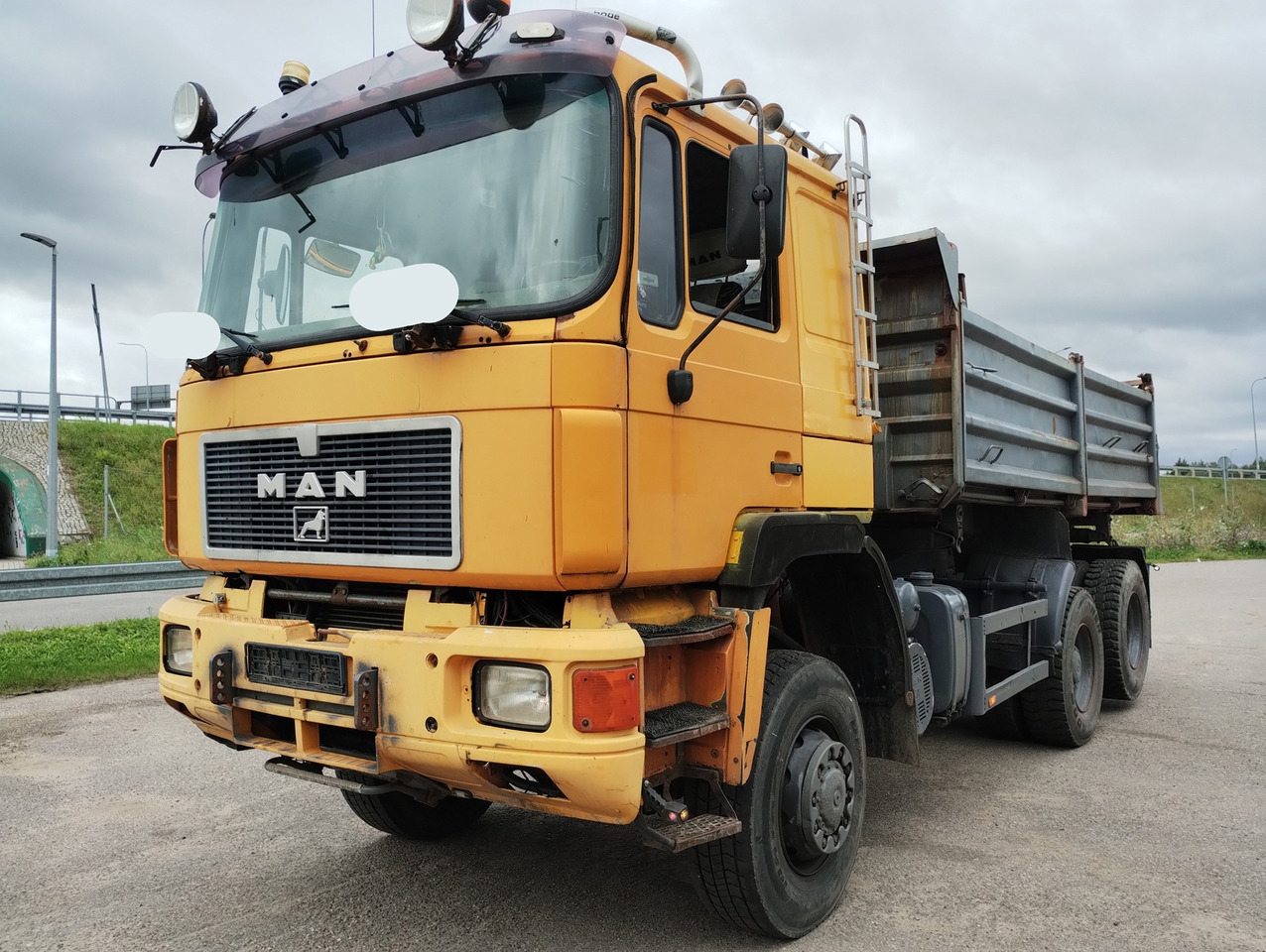 MAN F90 19-372 6X4 - 4 - Camion benne: photos 1 MAN F90 19-372 6X4 - 4 - Camion benne: photos 1