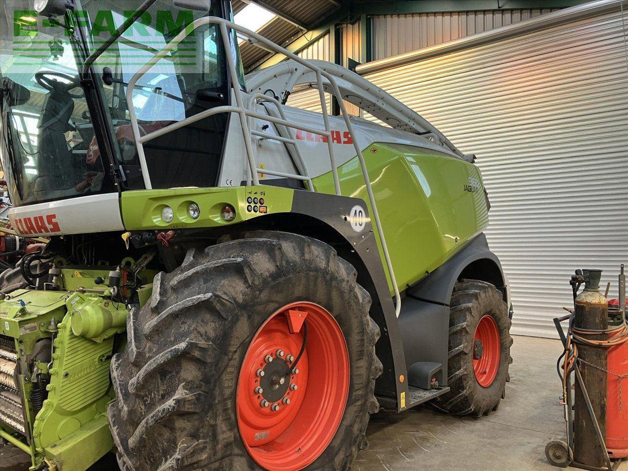 CLAAS JAGUAR 960 4WD - Ensileuse: photos 1 CLAAS JAGUAR 960 4WD - Ensileuse: photos 1