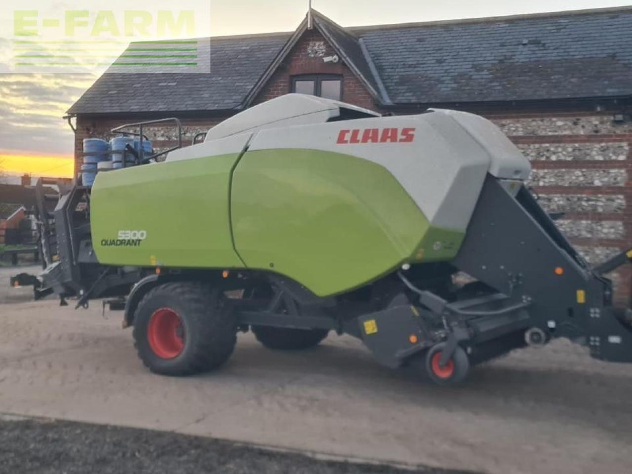 CLAAS QUADRANT 5300 ROTO FEED - Presse à balles cubiques: photos 1 CLAAS QUADRANT 5300 ROTO FEED - Presse à balles cubiques: photos 1