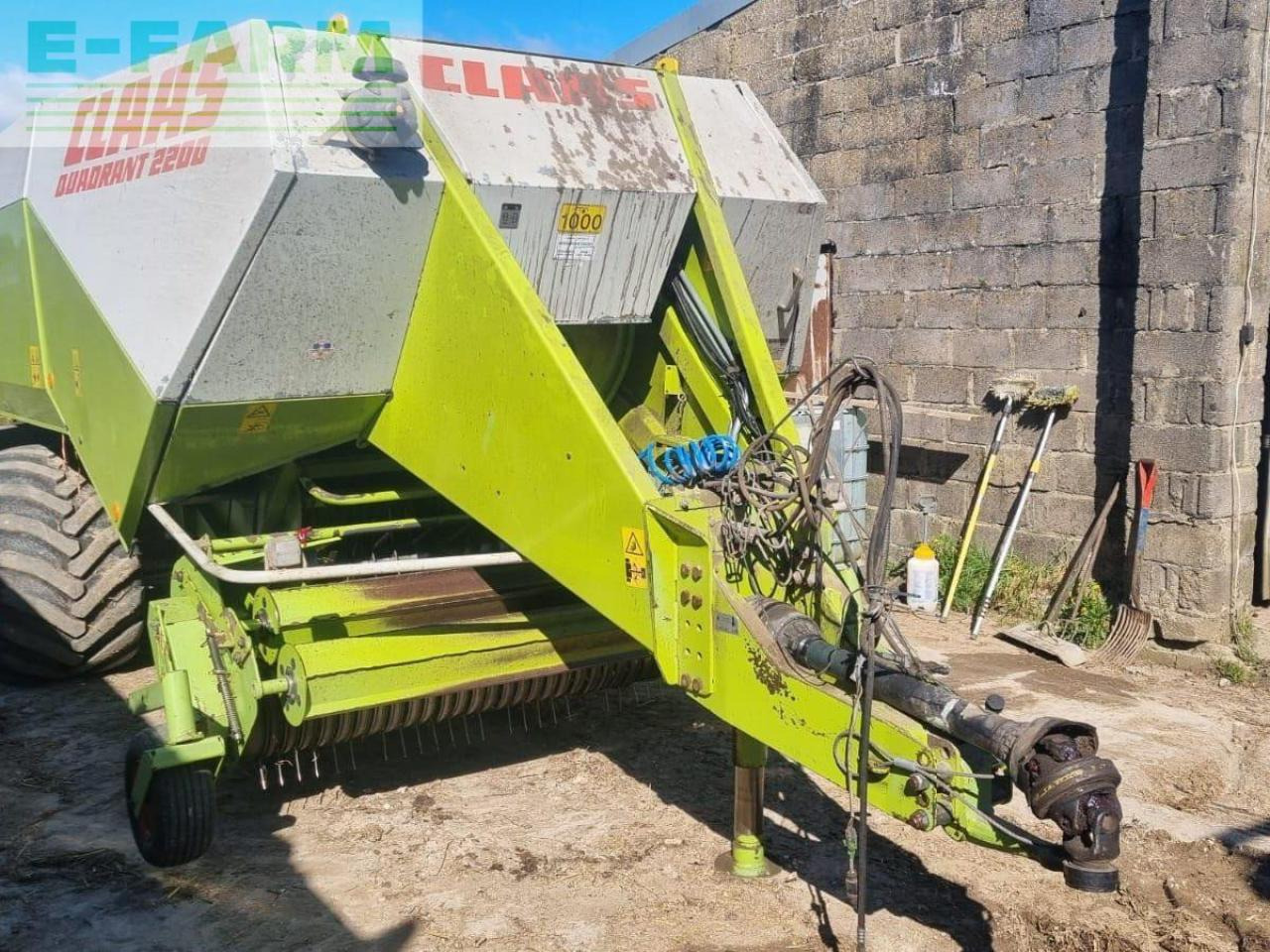 CLAAS USED 2001 QUADRANT 2200 - Presse à balles cubiques: photos 2 CLAAS USED 2001 QUADRANT 2200 - Presse à balles cubiques: photos 2