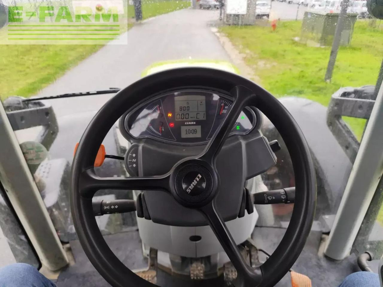 Tracteur agricole CLAAS arion 620: photos 9