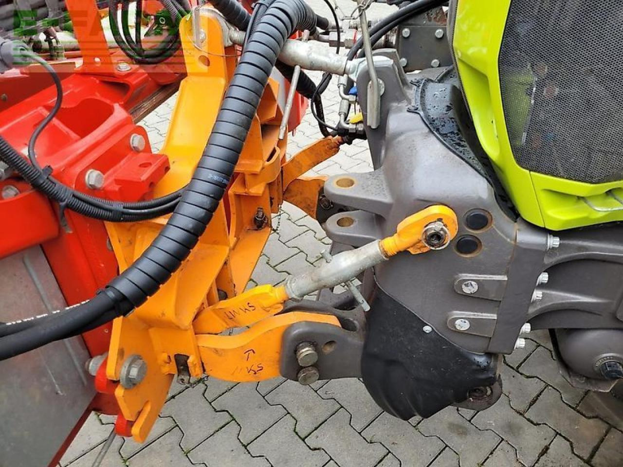 CLAAS arion 620 mit dücker dua 800 ausleger und 2 werkzeugen - Tracteur agricole: photos 5 CLAAS arion 620 mit dücker dua 800 ausleger und 2 werkzeugen - Tracteur agricole: photos 5