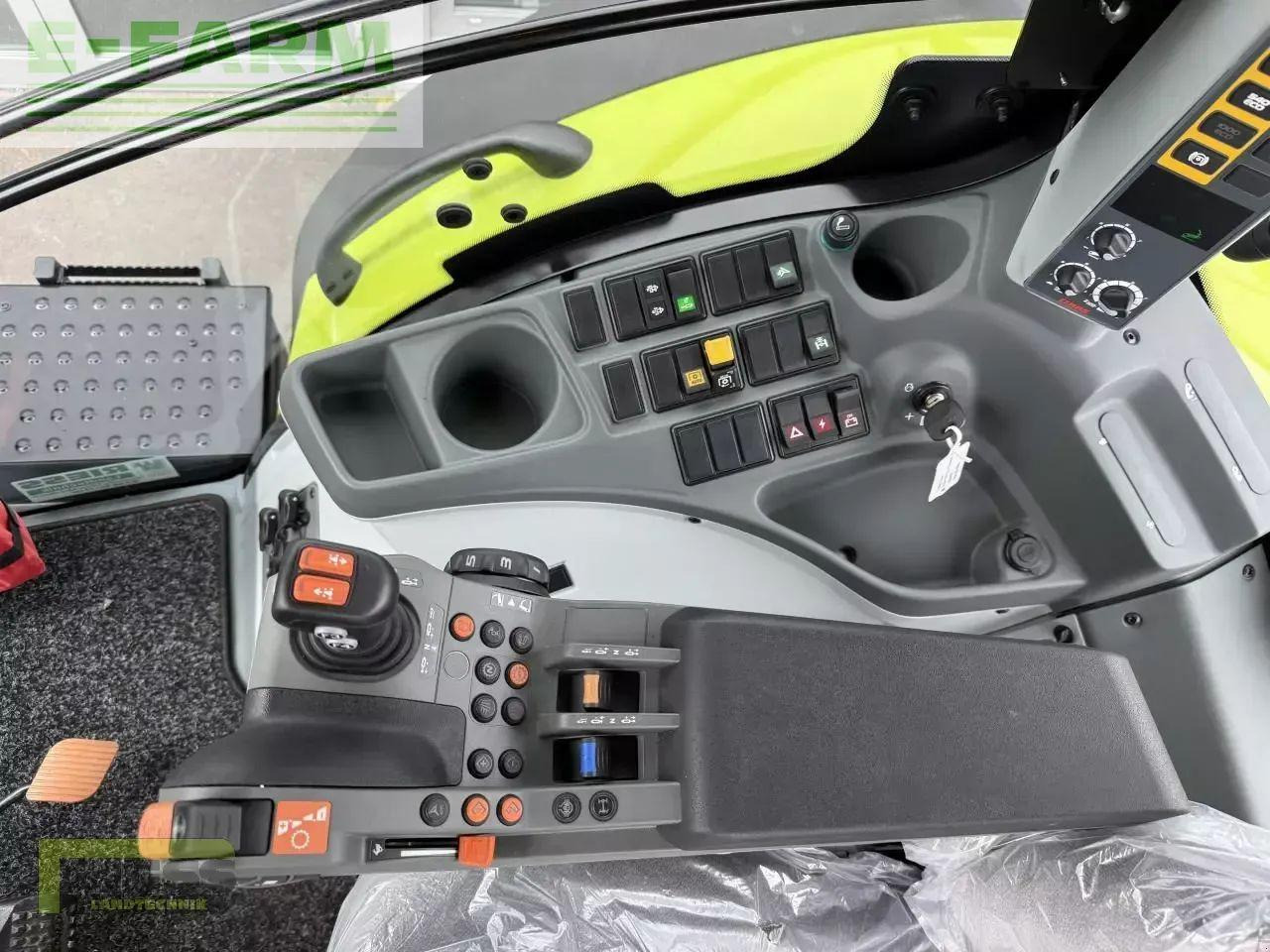 CLAAS axion 800 cis+ hexashift HEXASHIFT CIS+ - Tracteur agricole: photos 5 CLAAS axion 800 cis+ hexashift HEXASHIFT CIS+ - Tracteur agricole: photos 5