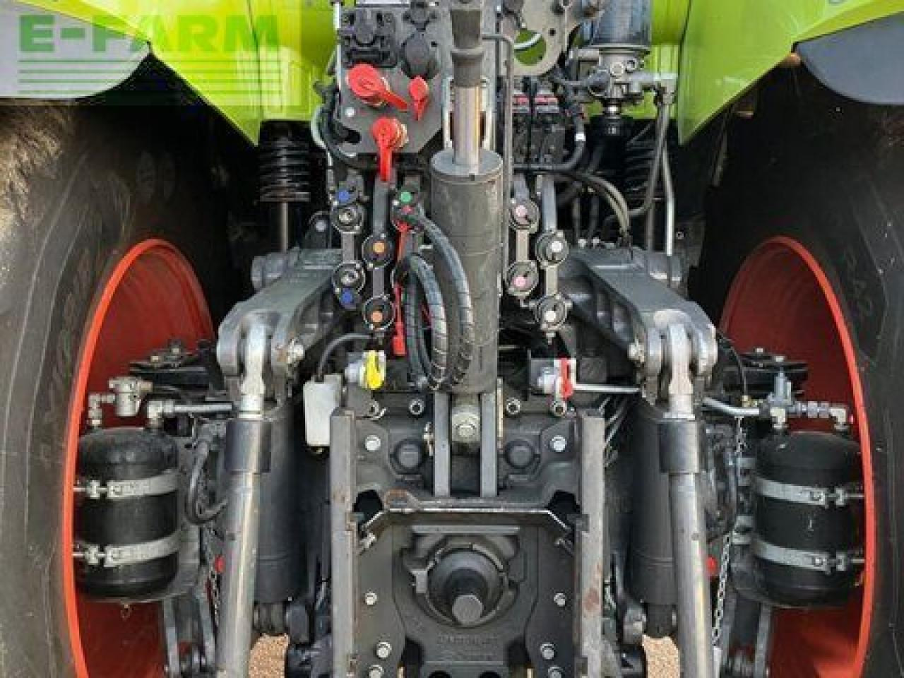 CLAAS axion 870 cmatic cebis CMATIC CEBIS - Tracteur agricole: photos 5 CLAAS axion 870 cmatic cebis CMATIC CEBIS - Tracteur agricole: photos 5