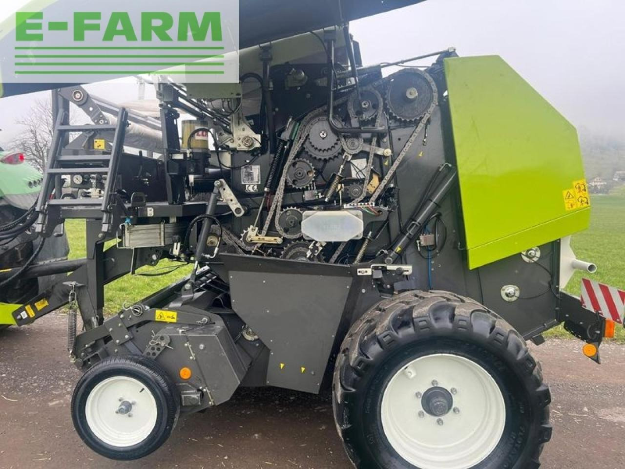 CLAAS claas 455 rc mit folienbindung - Presse à balles cubiques: photos 4 CLAAS claas 455 rc mit folienbindung - Presse à balles cubiques: photos 4