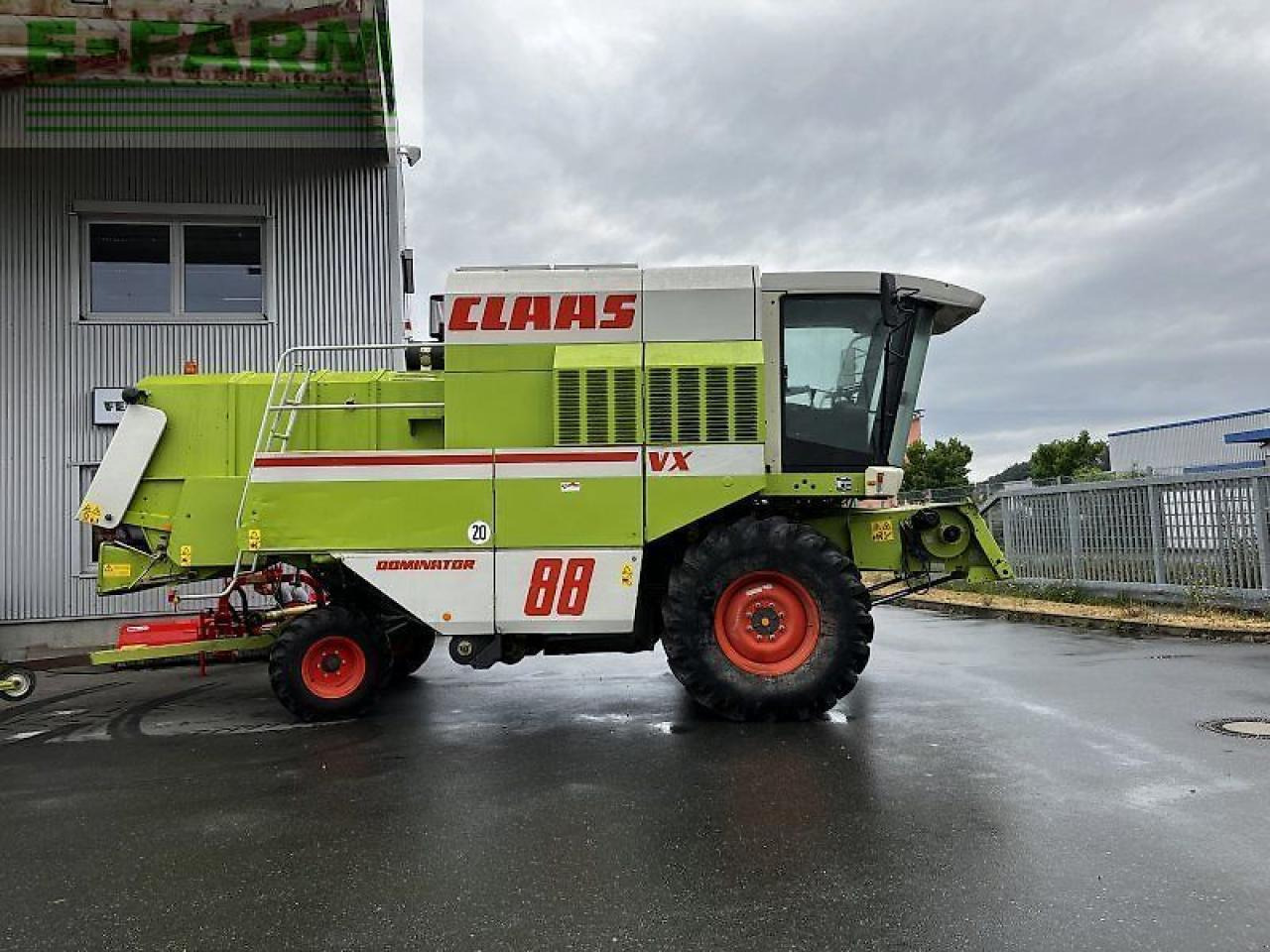 CLAAS dominator 88 vx - Moissonneuse-batteuse: photos 1 CLAAS dominator 88 vx - Moissonneuse-batteuse: photos 1
