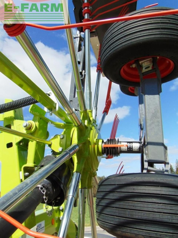 CLAAS liner 1600 - Faneuse: photos 3 CLAAS liner 1600 - Faneuse: photos 3