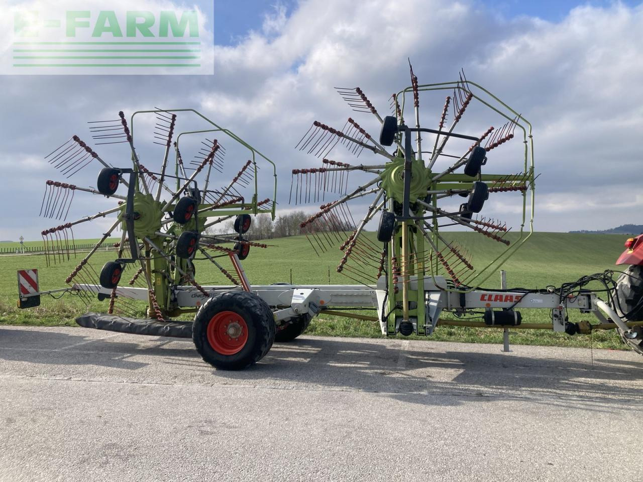 CLAAS liner 3600 - Faneuse: photos 1 CLAAS liner 3600 - Faneuse: photos 1