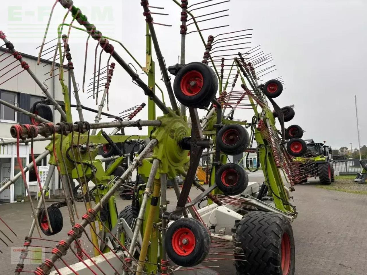 CLAAS liner 3600 comfort - Faneuse: photos 4 CLAAS liner 3600 comfort - Faneuse: photos 4