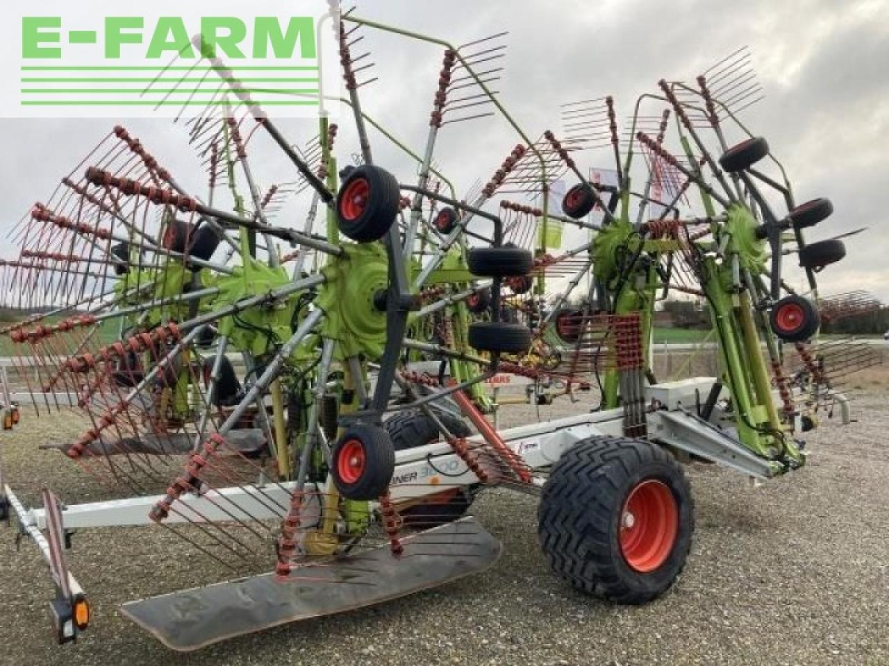 CLAAS liner 3600 hha - Faneuse: photos 3 CLAAS liner 3600 hha - Faneuse: photos 3