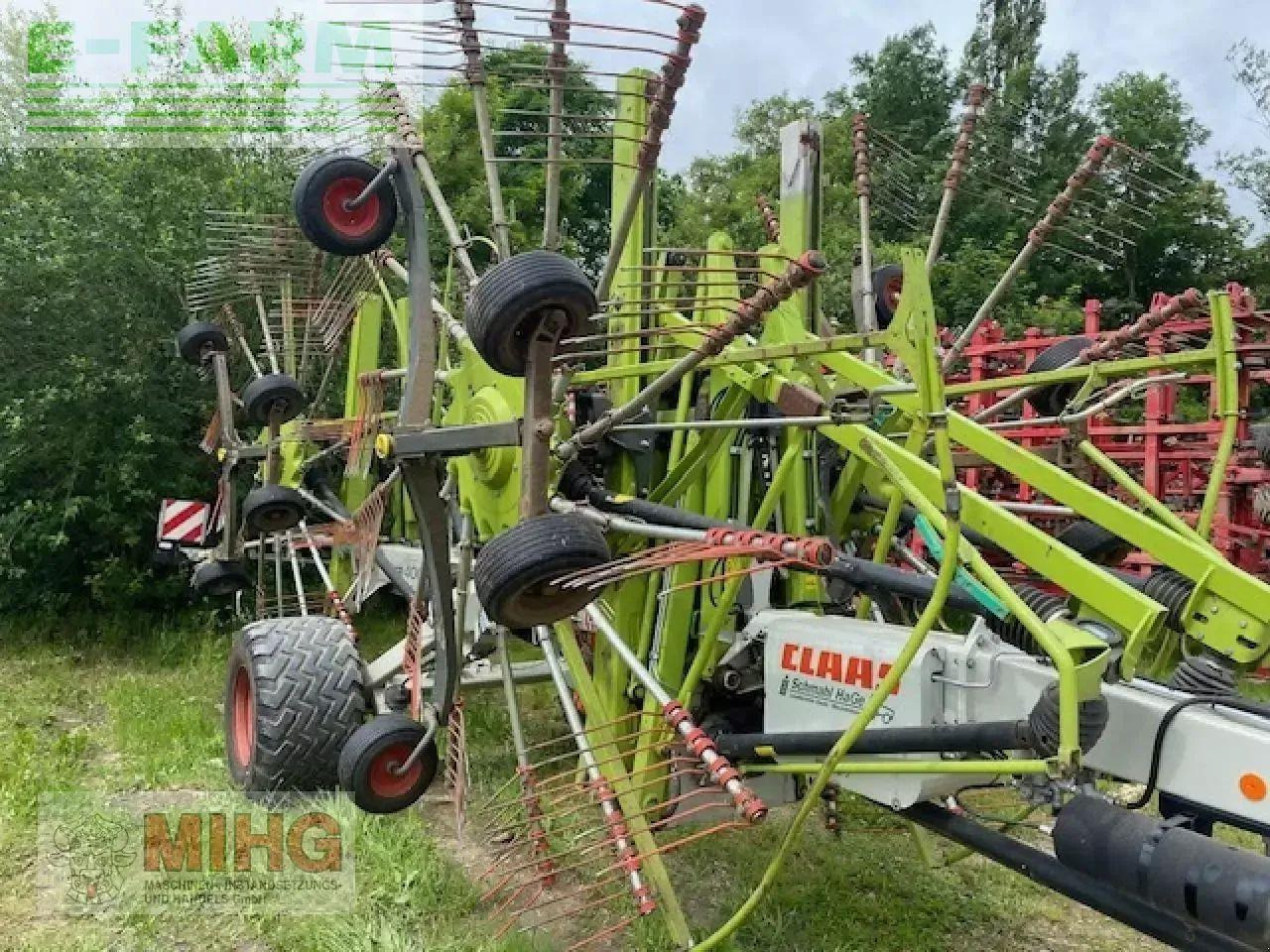 CLAAS liner 4000 - Faneuse: photos 2 CLAAS liner 4000 - Faneuse: photos 2