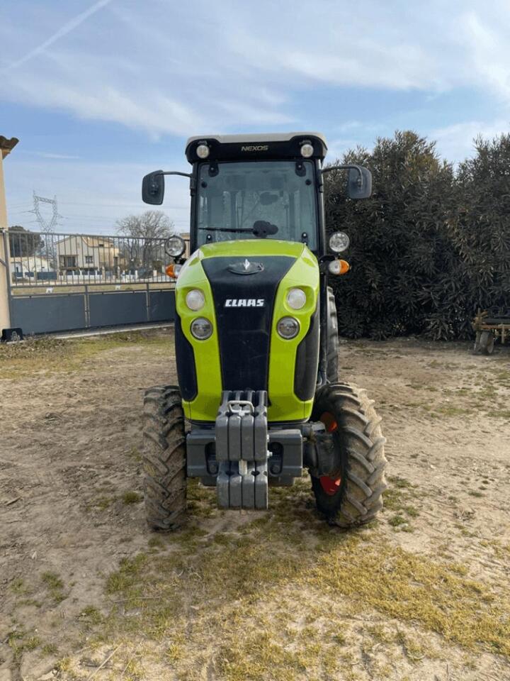 CLAAS nexos 230 ve - Tracteur agricole: photos 2 CLAAS nexos 230 ve - Tracteur agricole: photos 2