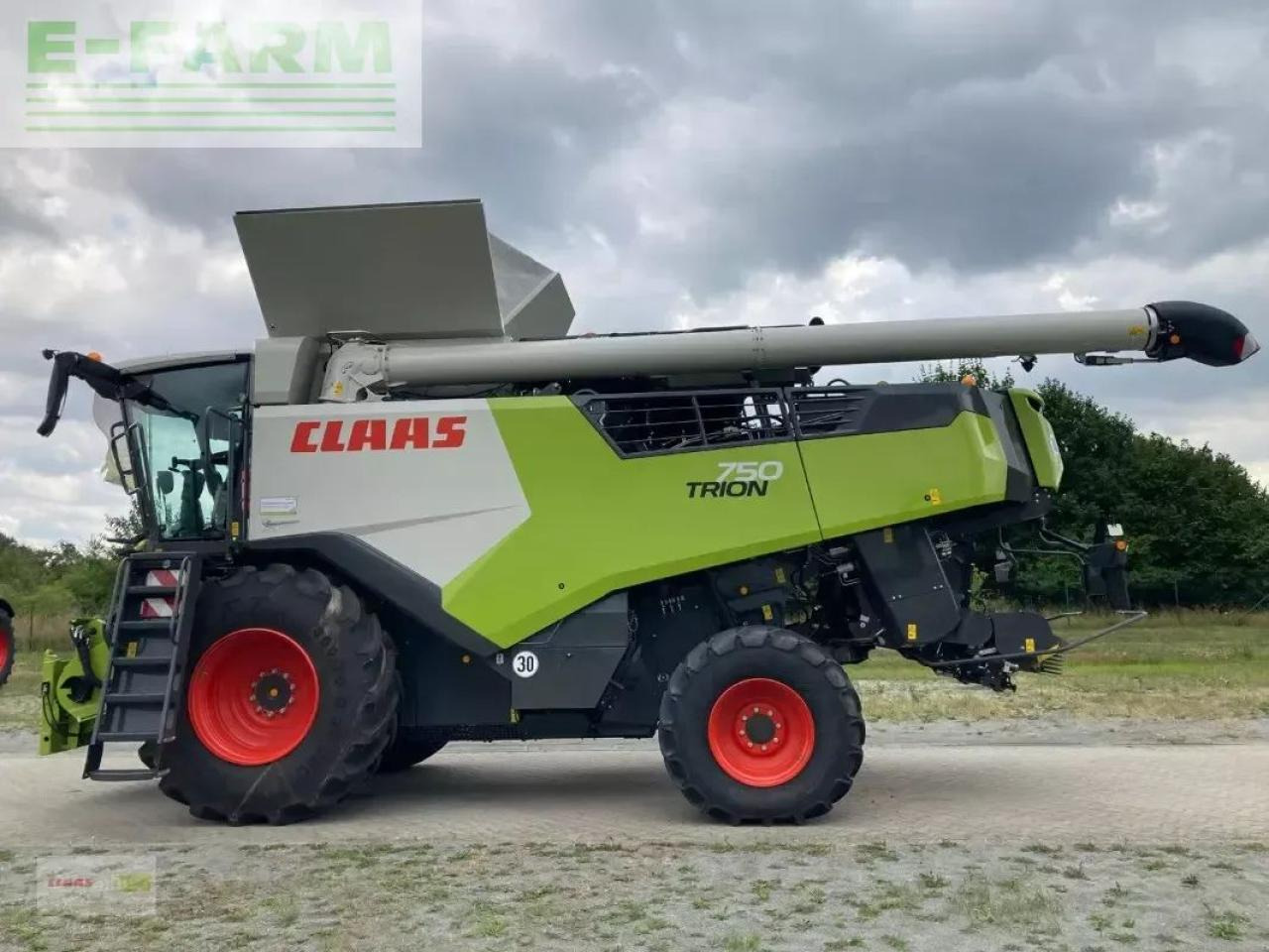 CLAAS trion 750 - Moissonneuse-batteuse: photos 1 CLAAS trion 750 - Moissonneuse-batteuse: photos 1