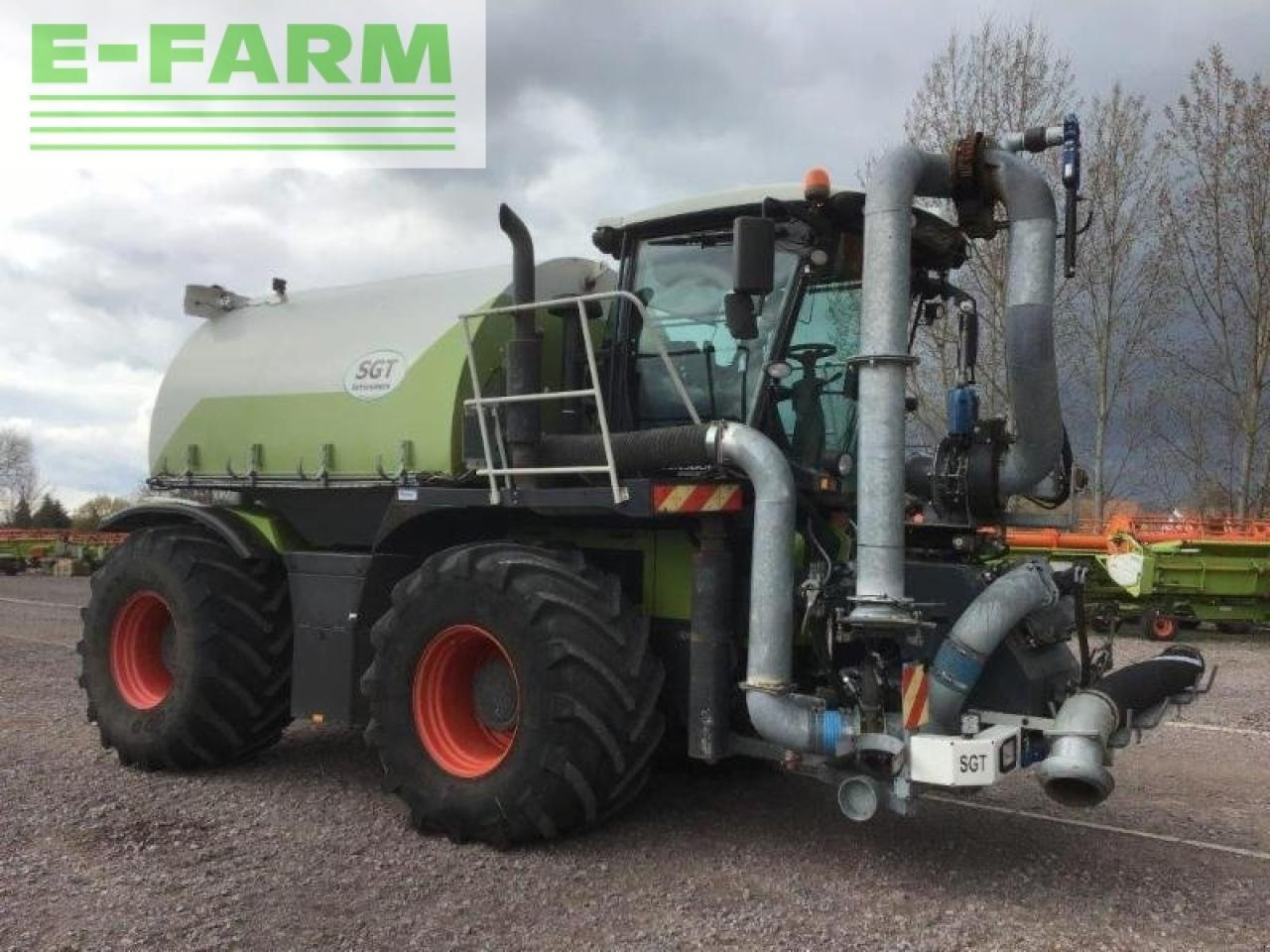 CLAAS xerion 3800 saddle trac SADDLE TRAC - Tracteur agricole: photos 3 CLAAS xerion 3800 saddle trac SADDLE TRAC - Tracteur agricole: photos 3