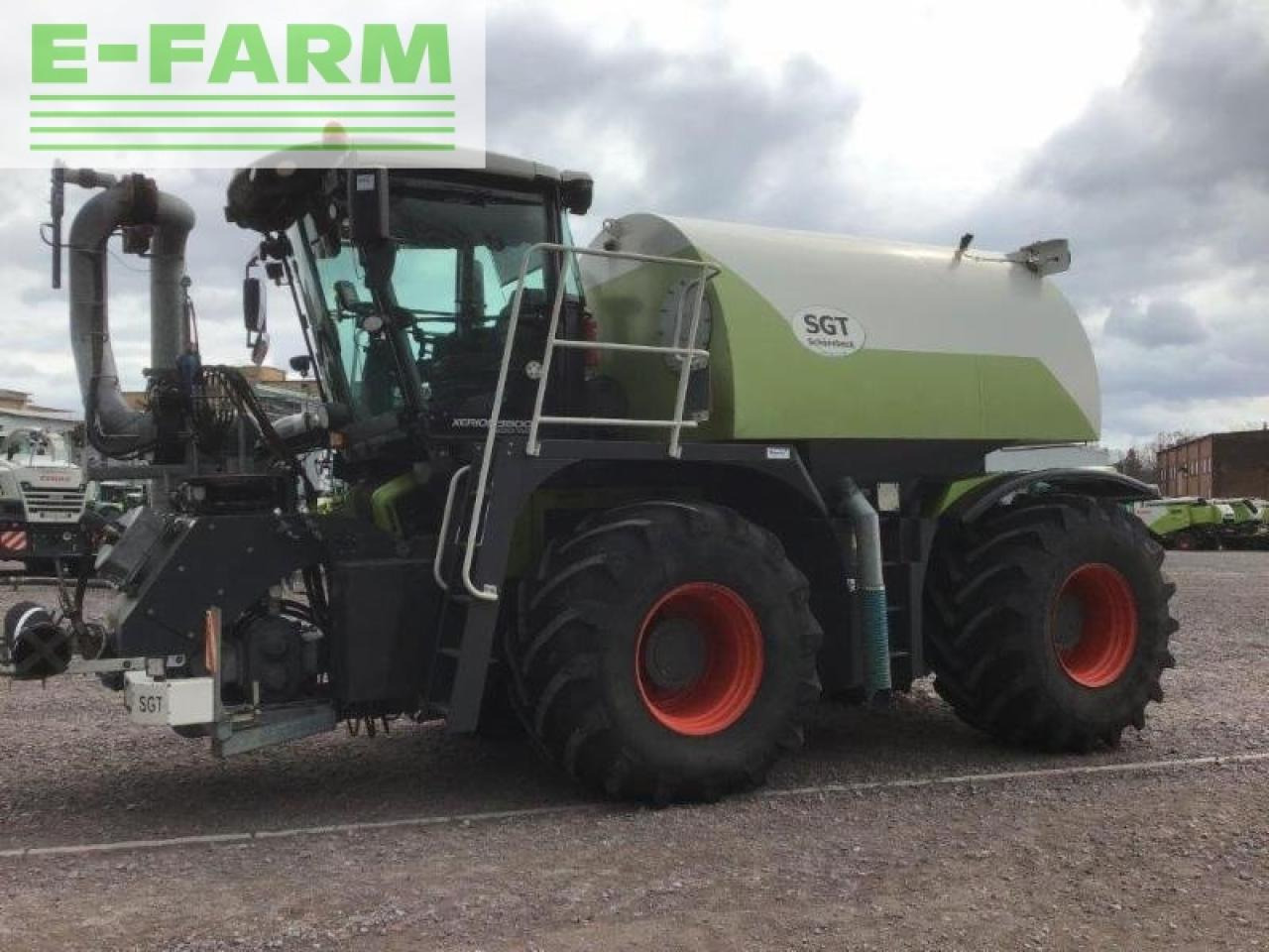 CLAAS xerion 3800 saddle trac SADDLE TRAC - Tracteur agricole: photos 1 CLAAS xerion 3800 saddle trac SADDLE TRAC - Tracteur agricole: photos 1
