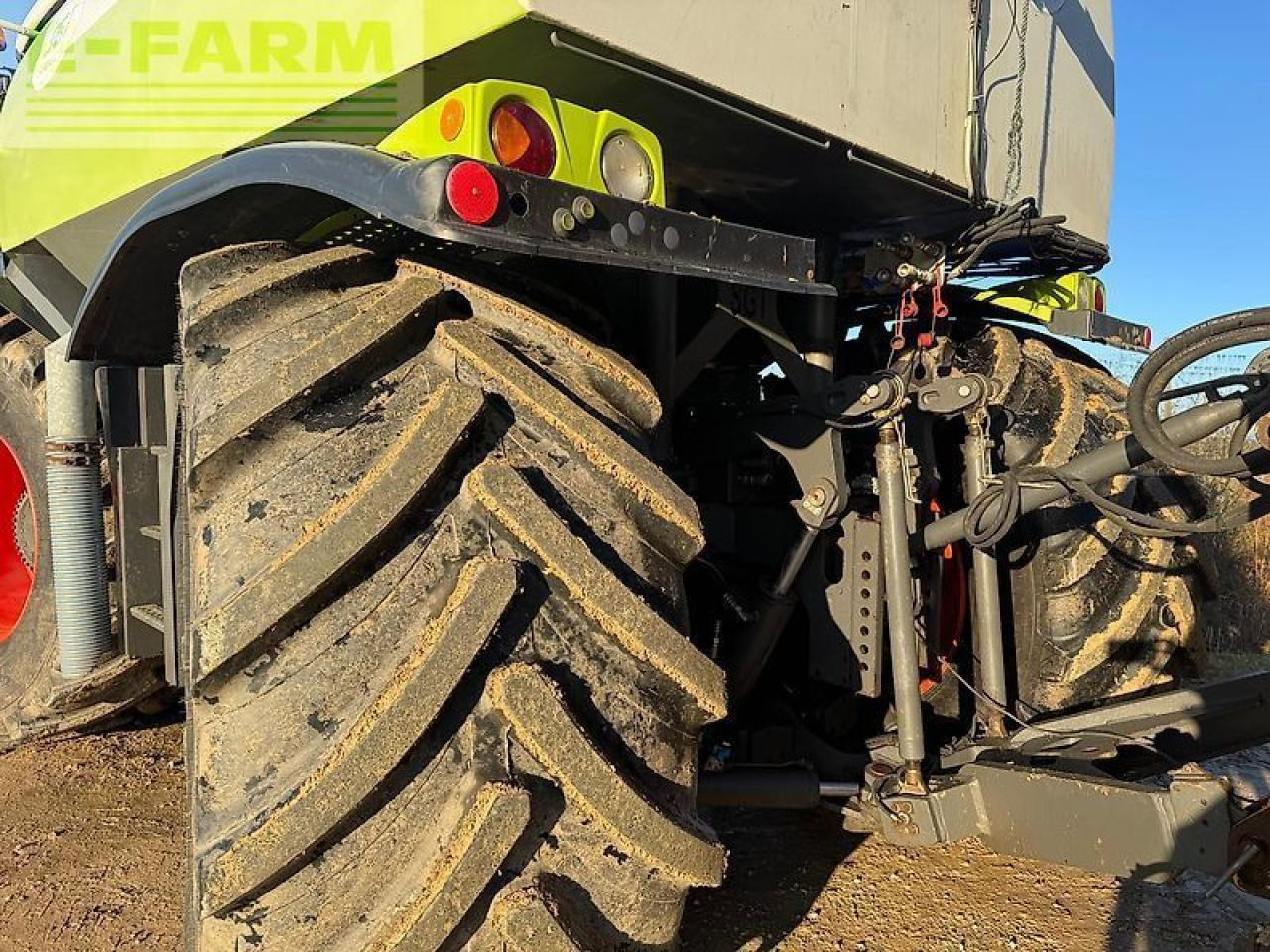 Tracteur agricole CLAAS xerion 3800 saddle trac mit sgt gülleaufbau SADDLE TRAC: photos 11