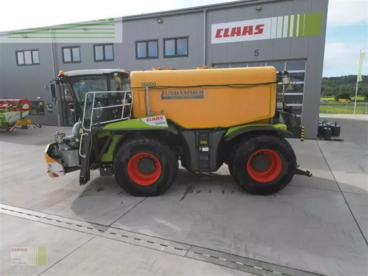 CLAAS xerion 4000 saddle trac SADDLE TRAC - Pulvé automoteur: photos 3 CLAAS xerion 4000 saddle trac SADDLE TRAC - Pulvé automoteur: photos 3
