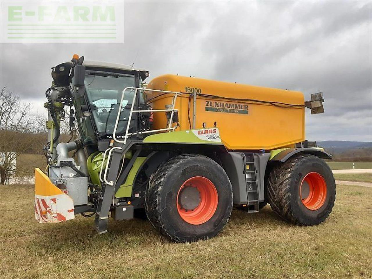 CLAAS xerion 4000 saddle trac SADDLE TRAC - Pulvé automoteur: photos 3 CLAAS xerion 4000 saddle trac SADDLE TRAC - Pulvé automoteur: photos 3