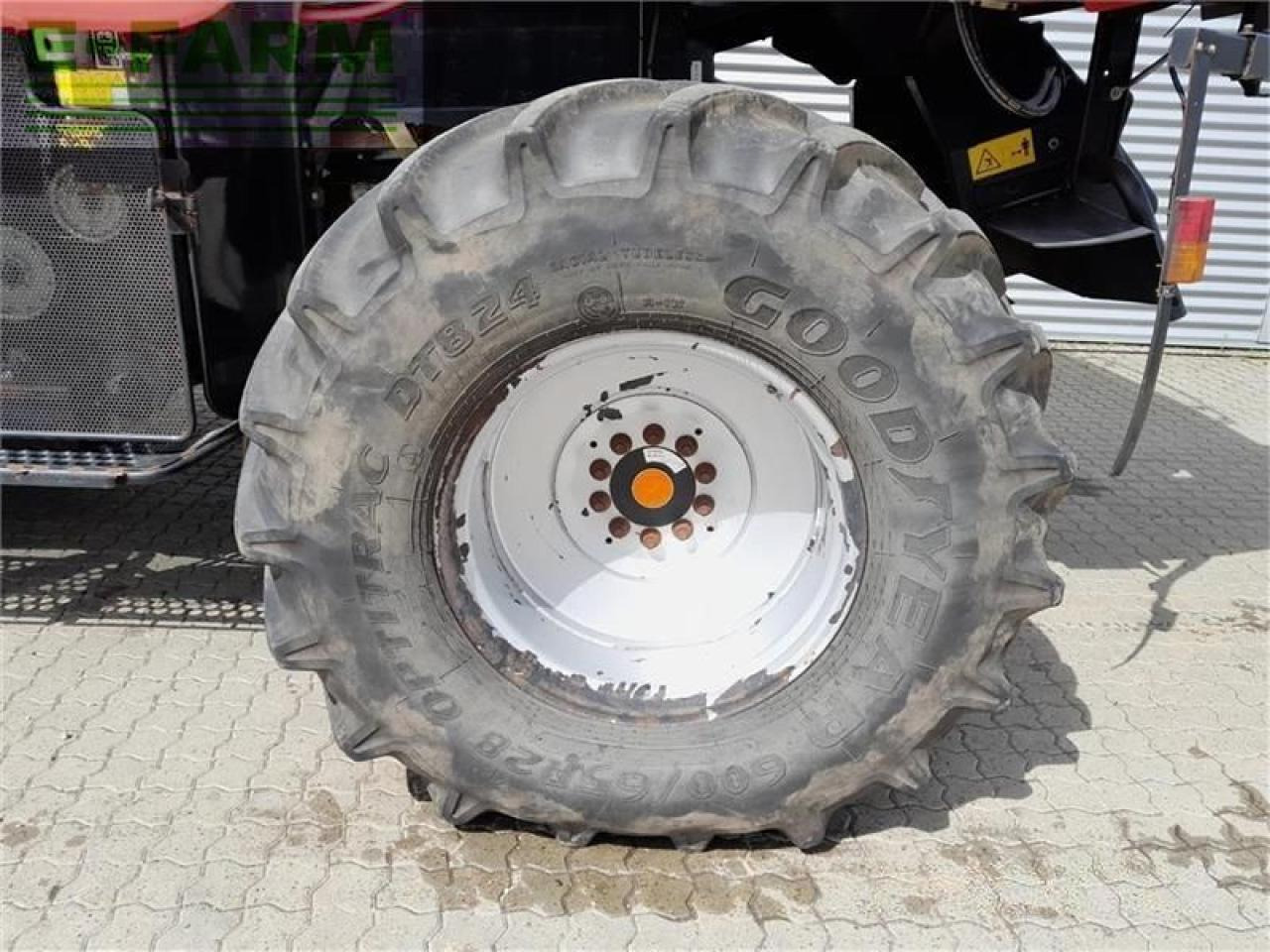 Moissonneuse-batteuse Case-IH 8010 med 30 fods skærebord: photos 10