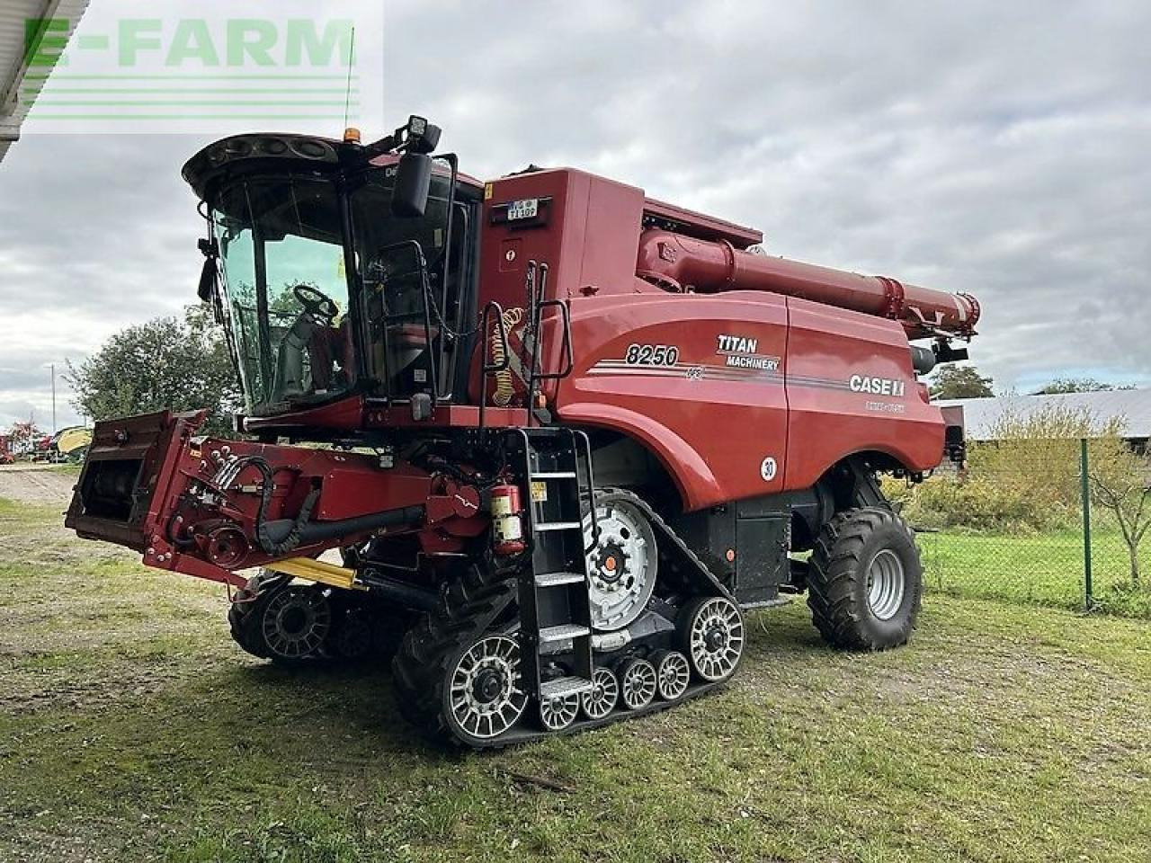 Case-IH axial flow 8250 st5 - Moissonneuse-batteuse: photos 1 Case-IH axial flow 8250 st5 - Moissonneuse-batteuse: photos 1