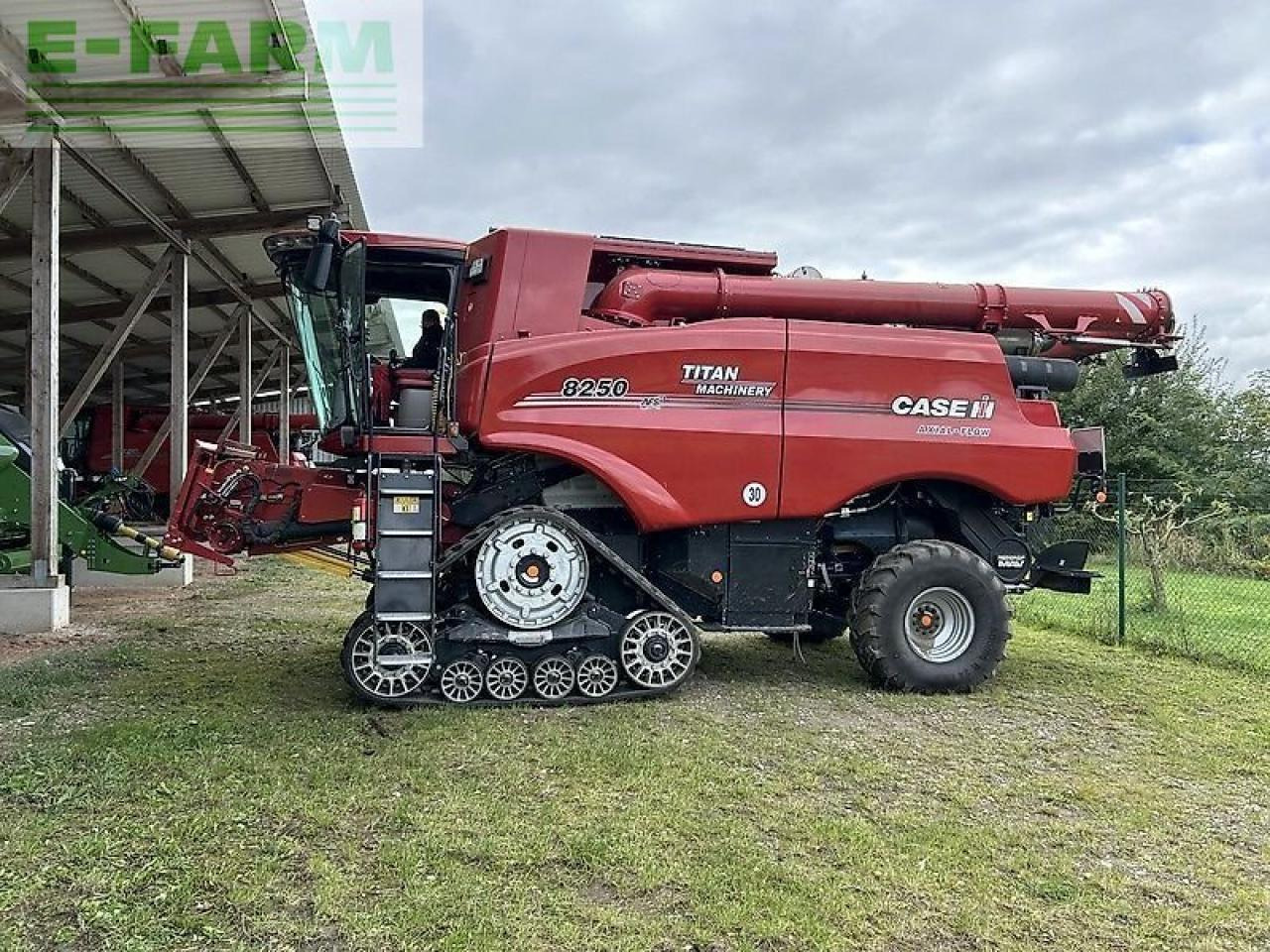 Case-IH axial flow 8250 st5 - Moissonneuse-batteuse: photos 4 Case-IH axial flow 8250 st5 - Moissonneuse-batteuse: photos 4