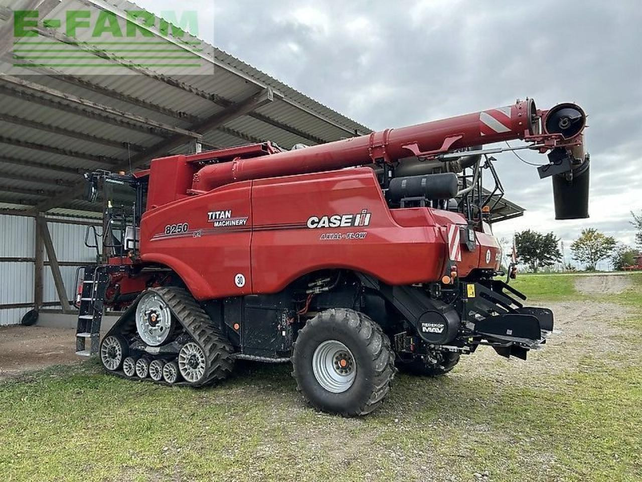 Case-IH axial flow 8250 st5 - Moissonneuse-batteuse: photos 5 Case-IH axial flow 8250 st5 - Moissonneuse-batteuse: photos 5