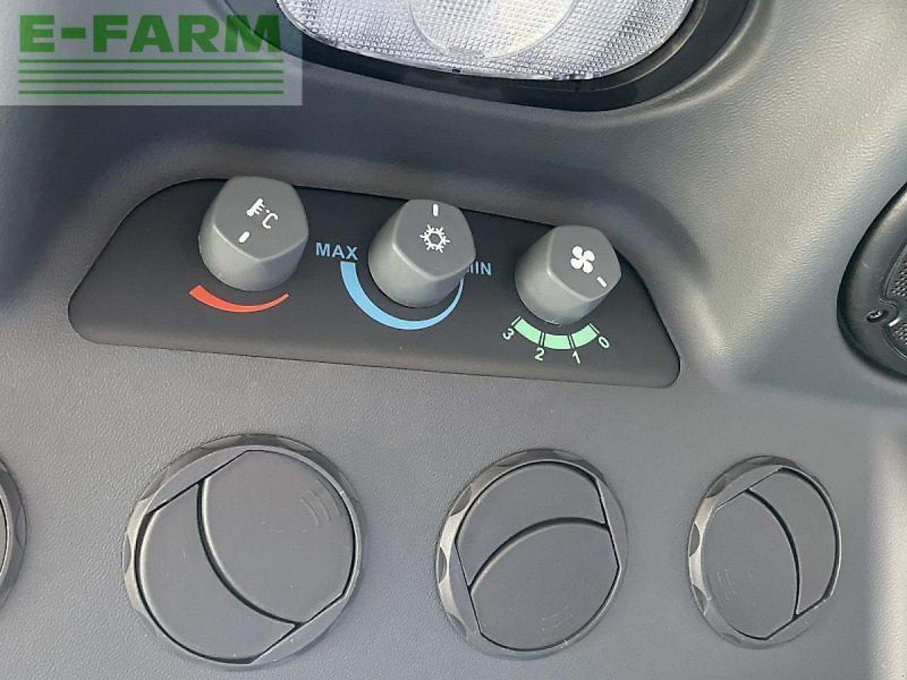 Deutz-Fahr 3050 - Tracteur agricole: photos 3 Deutz-Fahr 3050 - Tracteur agricole: photos 3