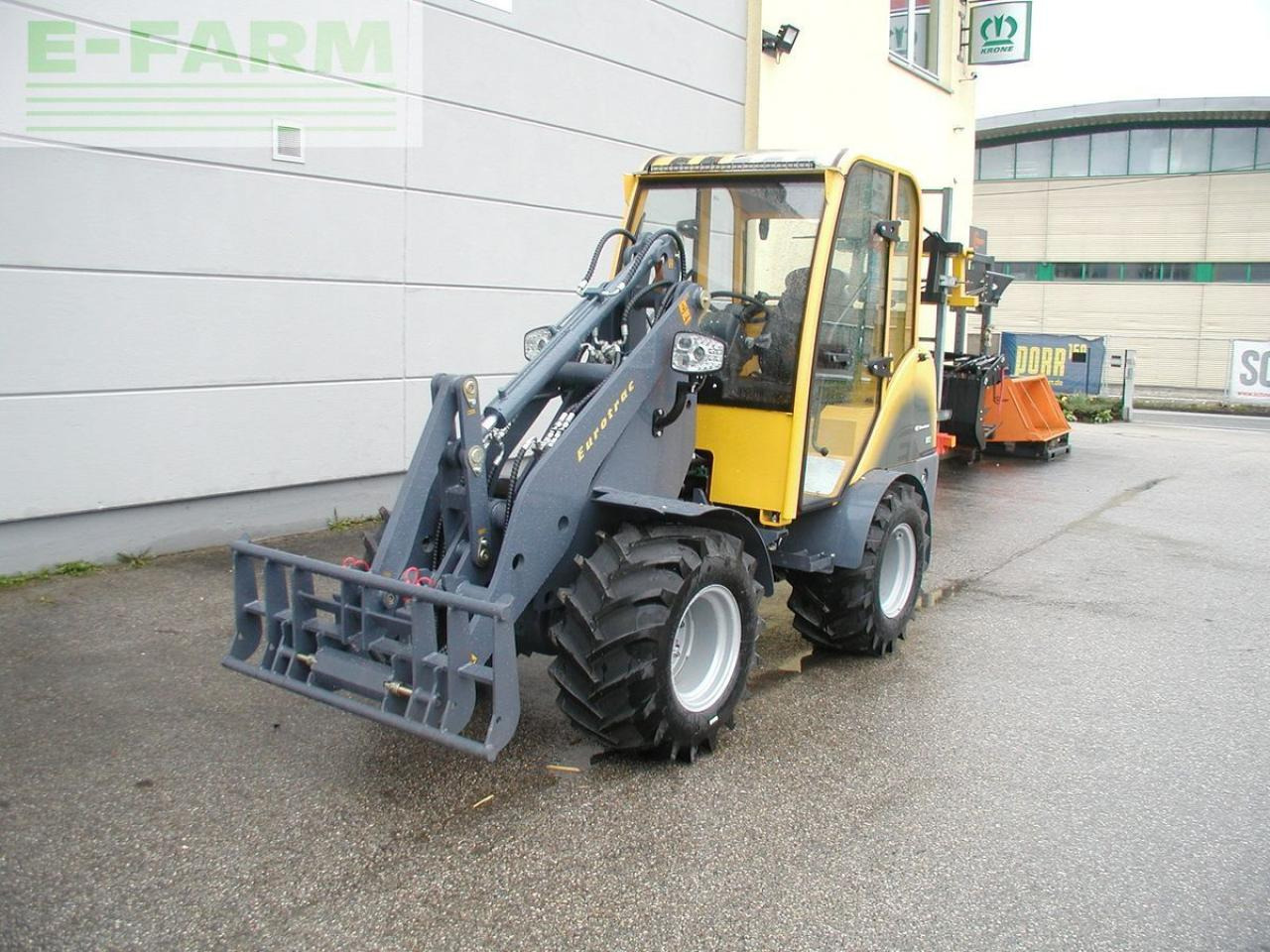 Eurotrac 820 / w12-cs2 - Mini pelle: photos 3 Eurotrac 820 / w12-cs2 - Mini pelle: photos 3