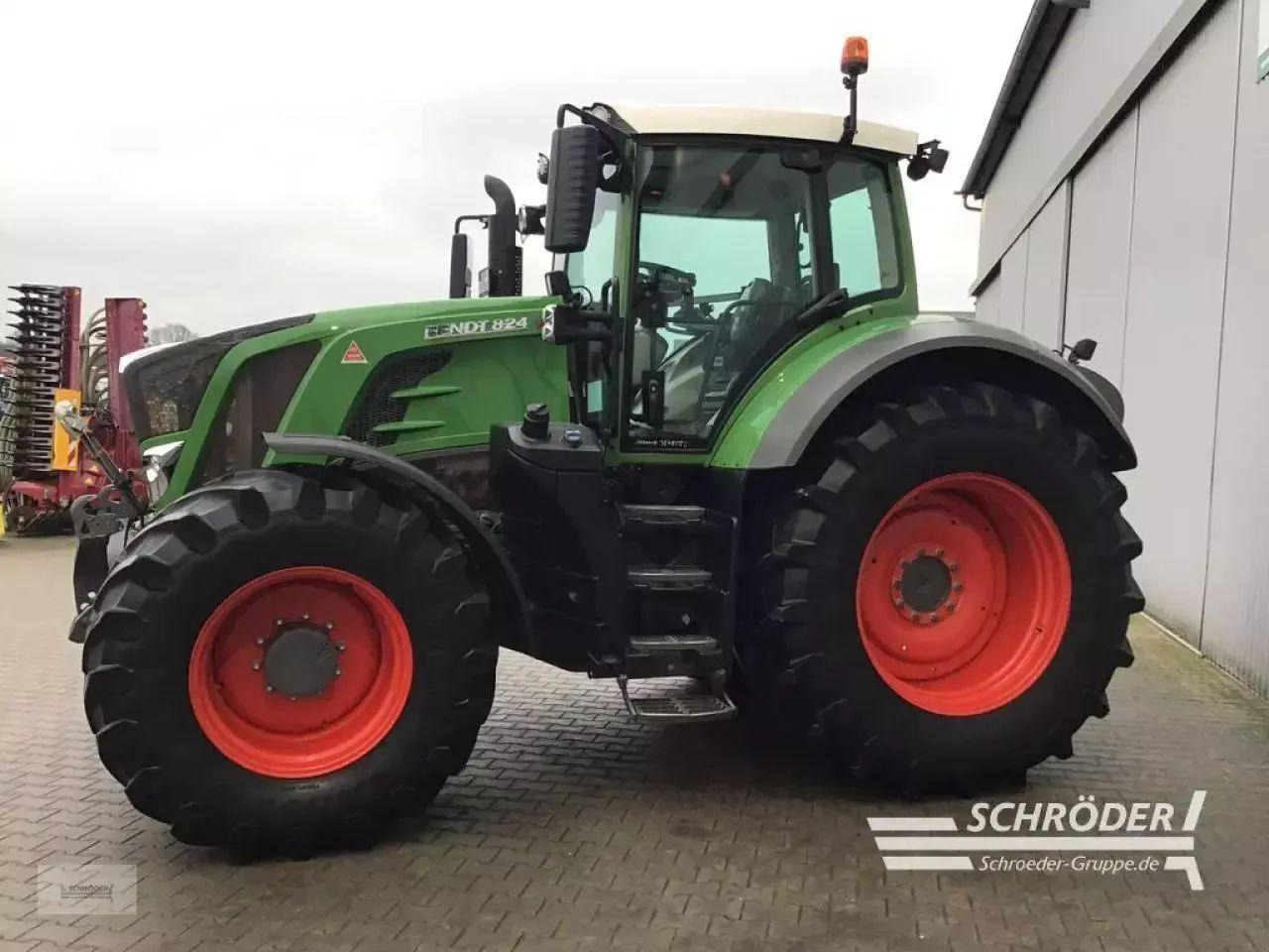 Fendt 824 s4 profi plus - Tracteur agricole: photos 4 Fendt 824 s4 profi plus - Tracteur agricole: photos 4