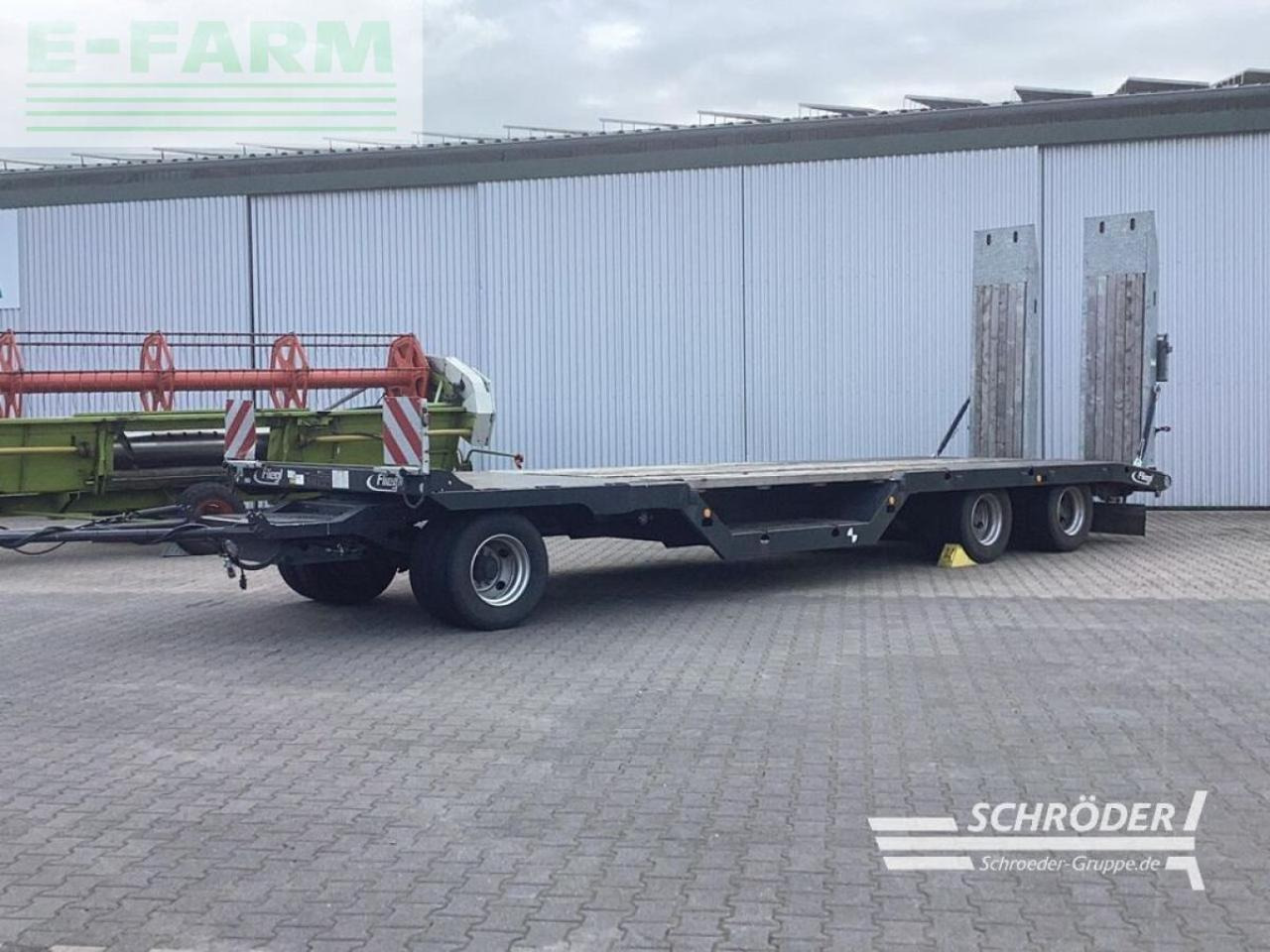 Fliegl dtl 300 p -tieflader - Remorque porte-engin surbaissée: photos 1 Fliegl dtl 300 p -tieflader - Remorque porte-engin surbaissée: photos 1