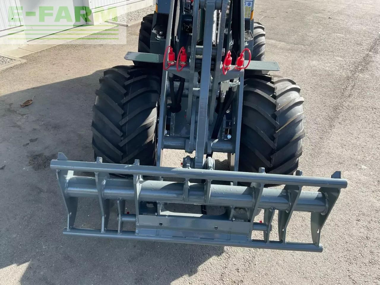 Giant g 2300 hd - Chargeuse sur pneus: photos 2 Giant g 2300 hd - Chargeuse sur pneus: photos 2