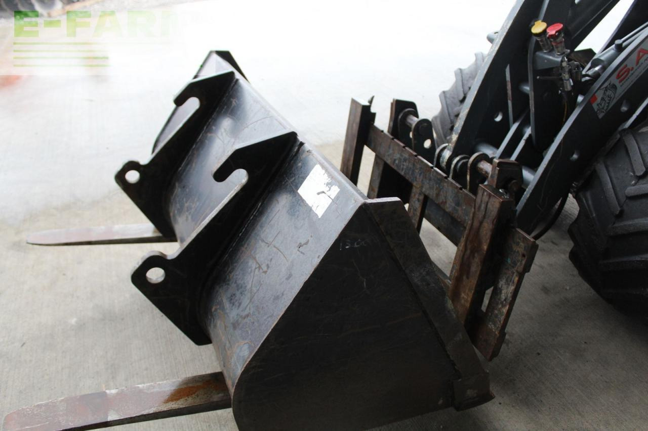 Giant hoflader d 335 t - Mini pelle: photos 4 Giant hoflader d 335 t - Mini pelle: photos 4