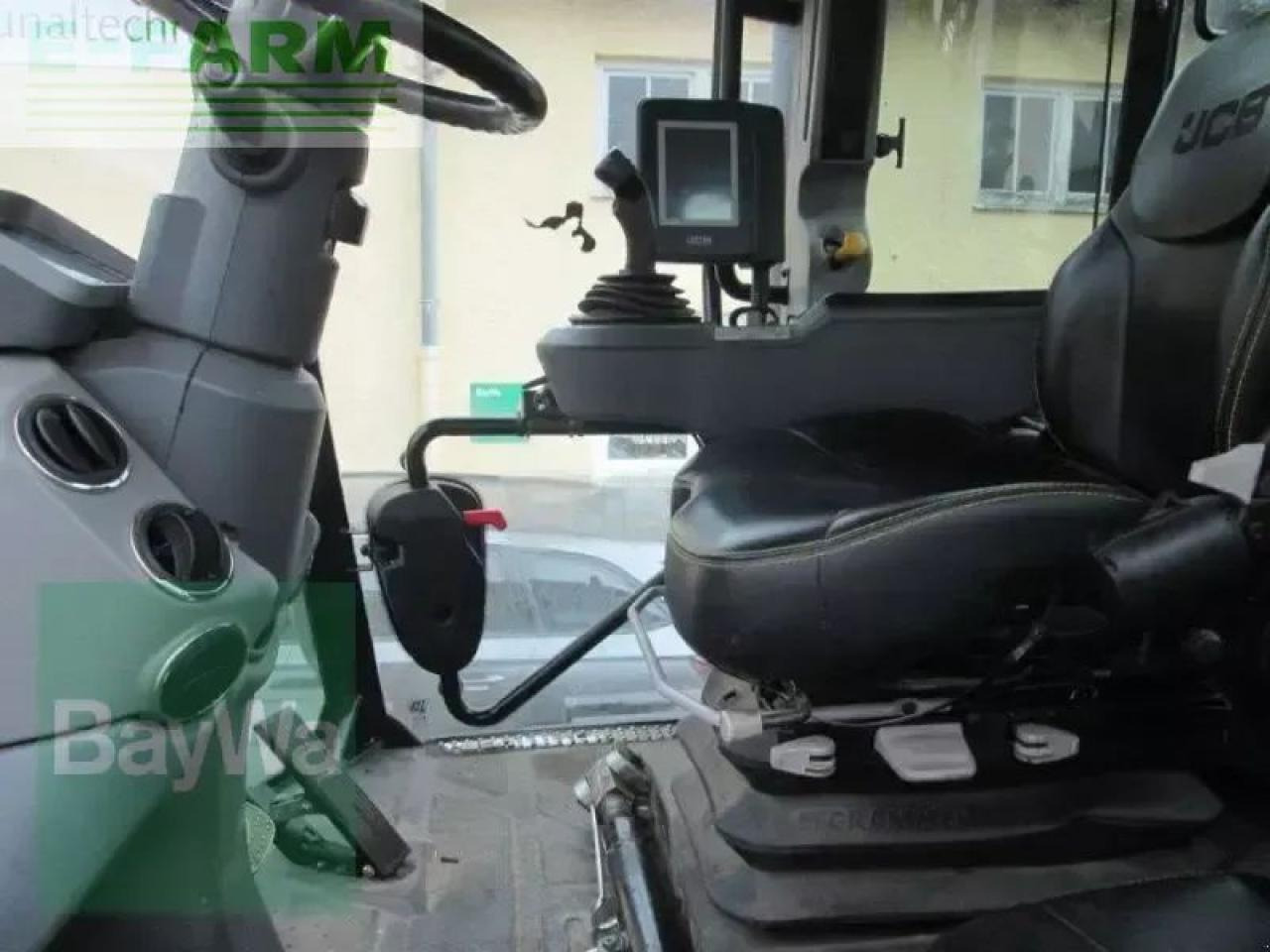 Tracteur agricole JCB jcb 8330: photos 10 Tracteur agricole JCB jcb 8330: photos 10