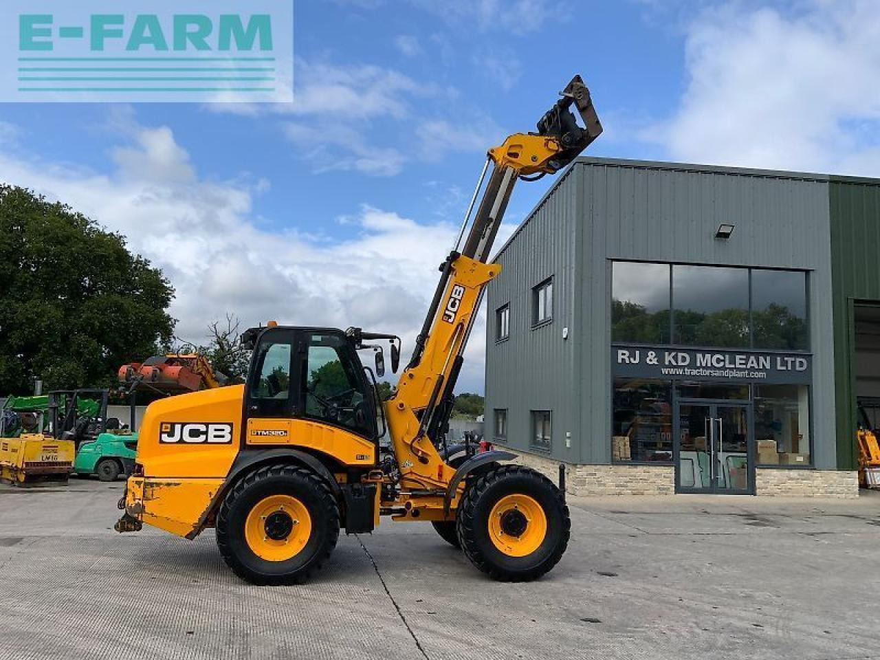 JCB tm320s pivot steer telehandler (st23560) - Chargeuse sur pneus: photos 1 JCB tm320s pivot steer telehandler (st23560) - Chargeuse sur pneus: photos 1