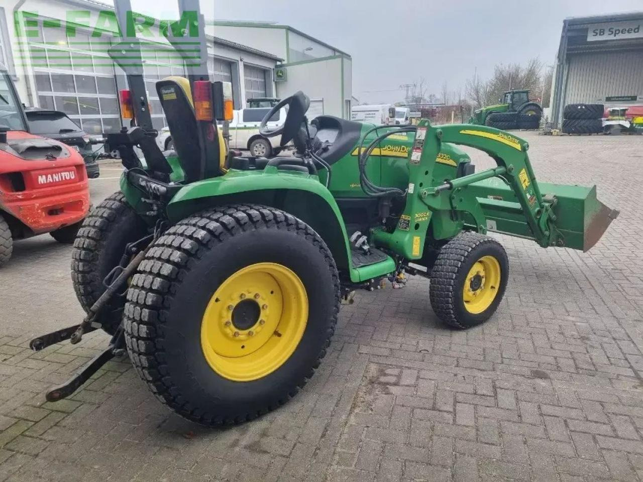 Tracteur agricole John Deere 3320 my11: photos 7