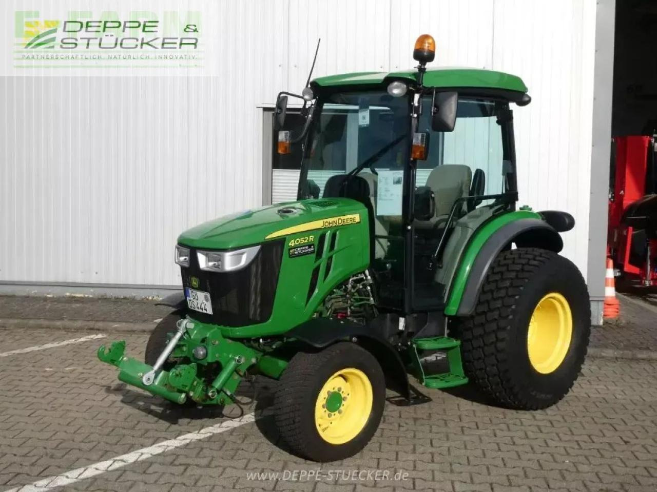 John Deere 4052r - Tracteur agricole: photos 1 John Deere 4052r - Tracteur agricole: photos 1