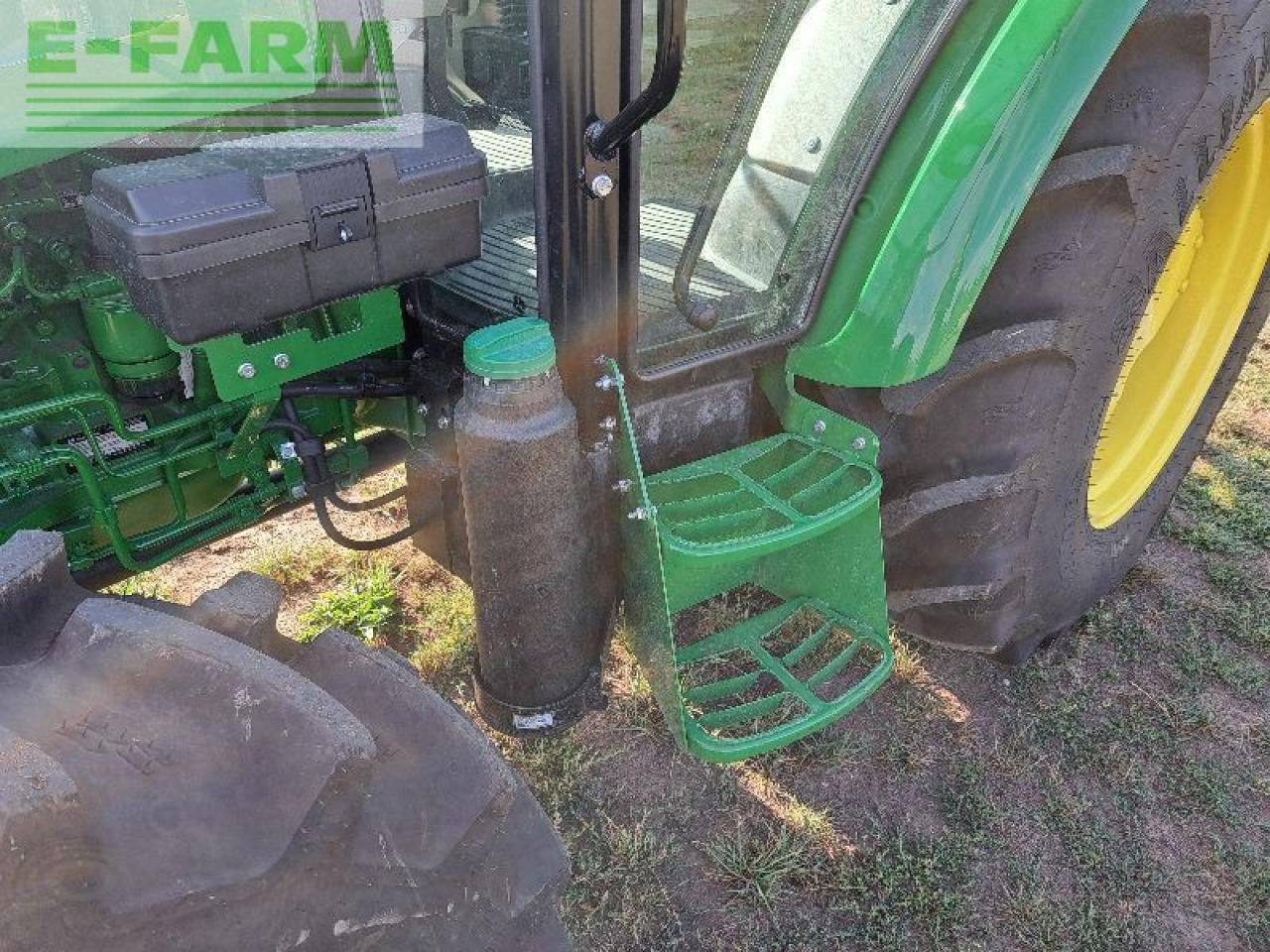 Tracteur agricole John Deere 5075e: photos 8