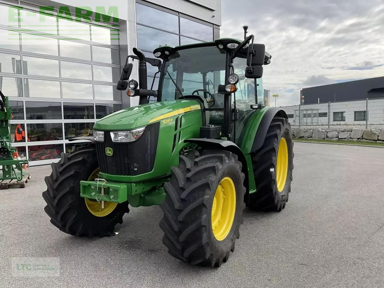John Deere 5095m - Tracteur agricole: photos 1 John Deere 5095m - Tracteur agricole: photos 1