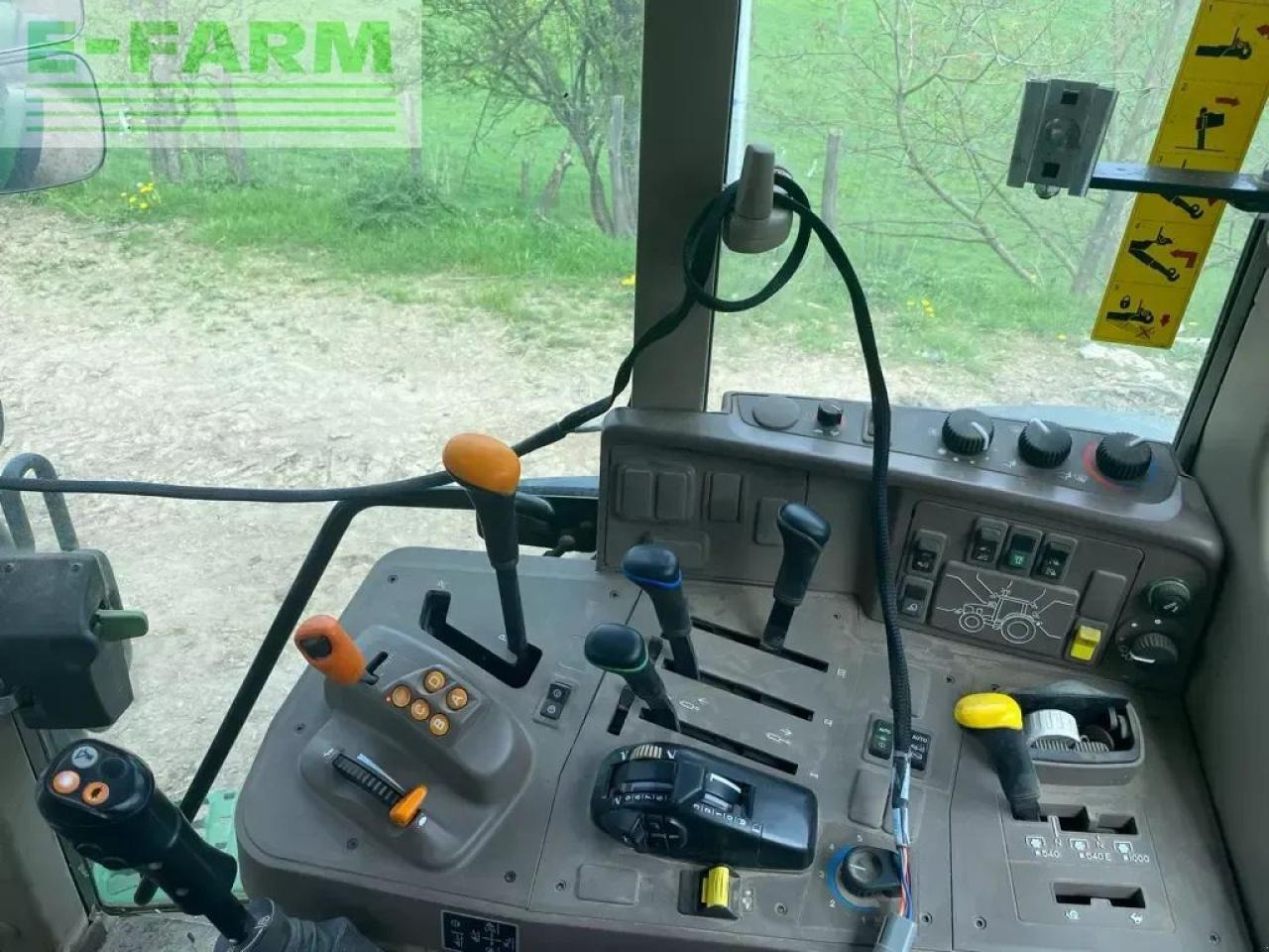 John Deere 6110 m command quad + - Tracteur agricole: photos 5 John Deere 6110 m command quad + - Tracteur agricole: photos 5