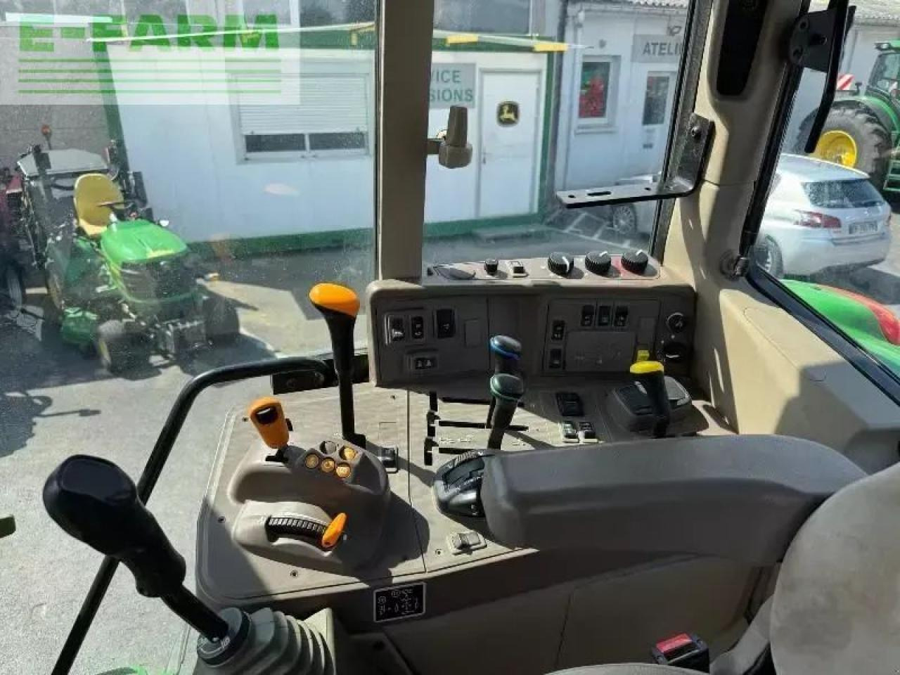 Tracteur agricole John Deere 6155m: photos 10 Tracteur agricole John Deere 6155m: photos 10