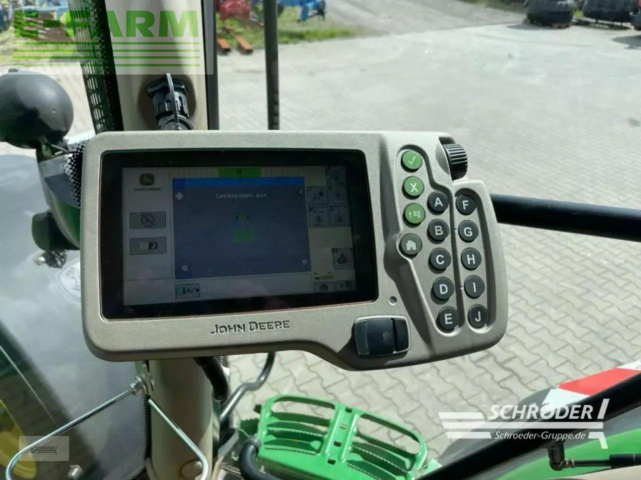 Tracteur agricole John Deere 6170 r: photos 14 Tracteur agricole John Deere 6170 r: photos 14